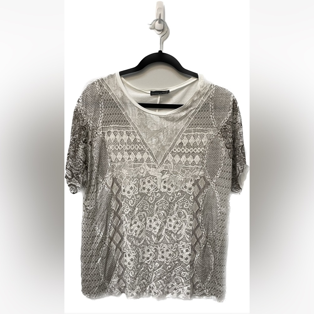 💕 Women’s Zara print top in size medium